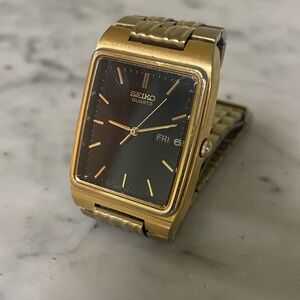 Seiko Vintage Gold-Tone Men's Rectangular Watch with Black Dial